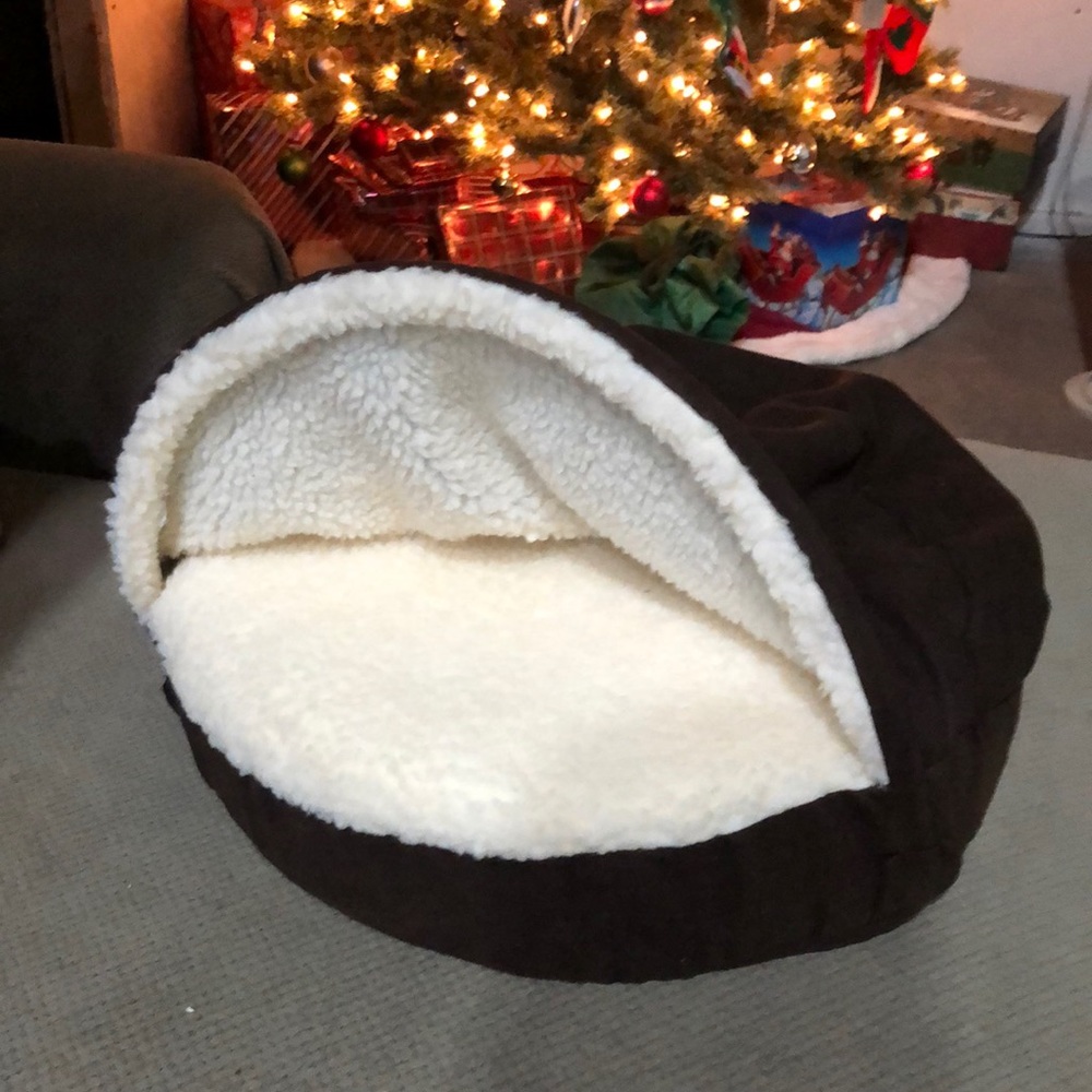 Cozy kitty cat cave (made that up myself)